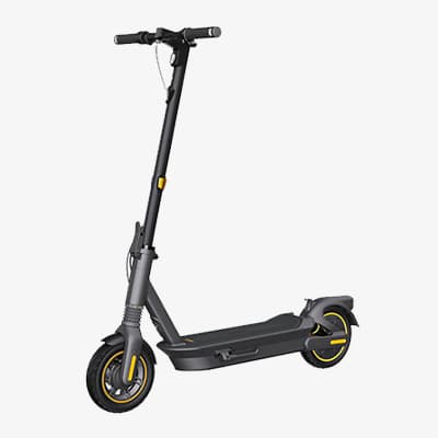 Schwarzer Elektroroller mit gelben Akzenten und dickeren Reifen, seitlich fotografiert