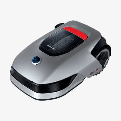 Silberner Mähroboter mit schwarzen und roten Akzenten in schräger Draufsicht