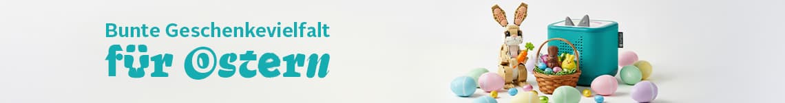Bunte Geschenkvielfalt für Ostern – Osterhase, Ostereier und Geschenke auf weißem Hintergrund