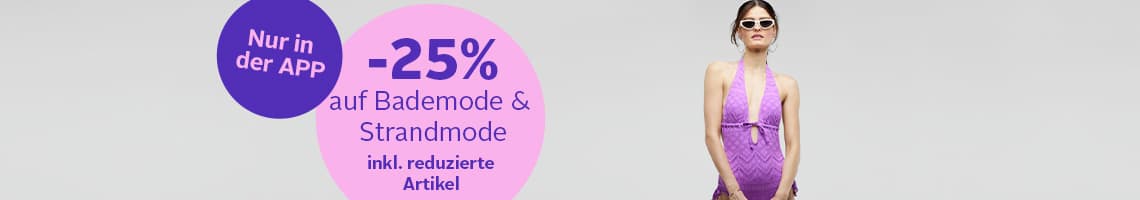-25 % auf Bademode und Strandmode, inkl. reduzierte Artikel – Frau in lila Badeanzug steht frontal vor grauem Hintergrund