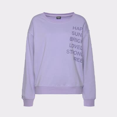 Fliederfarbenes Sweatshirt mit schrägem Schriftzug HAP SUN BRIGH LOVE STRON FRE auf der Vorderseite