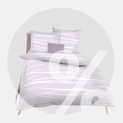 Bettwäsche-Set mit lila Streifenmuster und Prozentzeichen-Hintergrund.